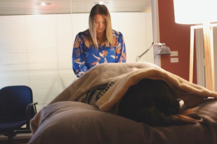 reiki-energy-clearing-eltham.jpg Reiki practitioner supporting a client with energy clearing during a session in Eltham.